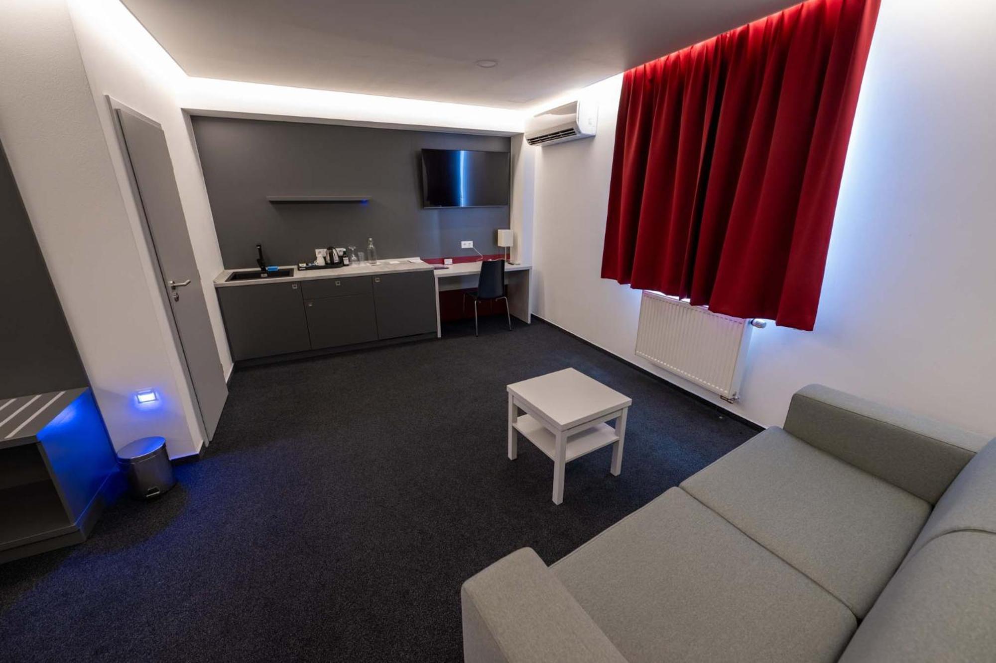 Hotel Villa Eden ยีห์ลาวา ภายนอก รูปภาพ