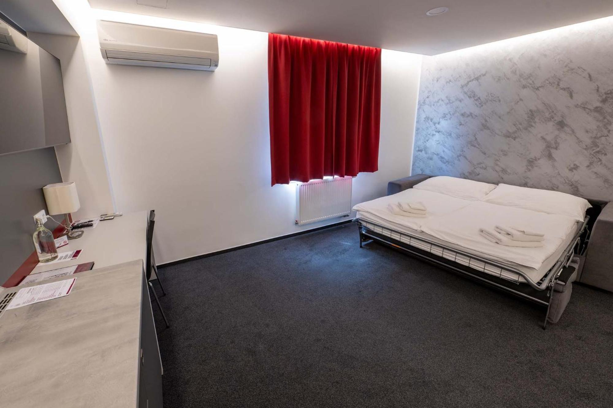 Hotel Villa Eden ยีห์ลาวา ภายนอก รูปภาพ